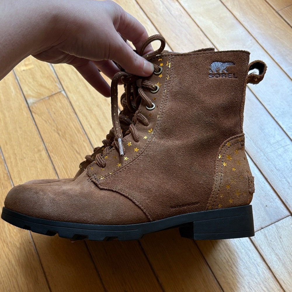 Sorel Emilie Brown Suede Watwrproof Combat Boots with Gold Stars - Picture 3 of 9
